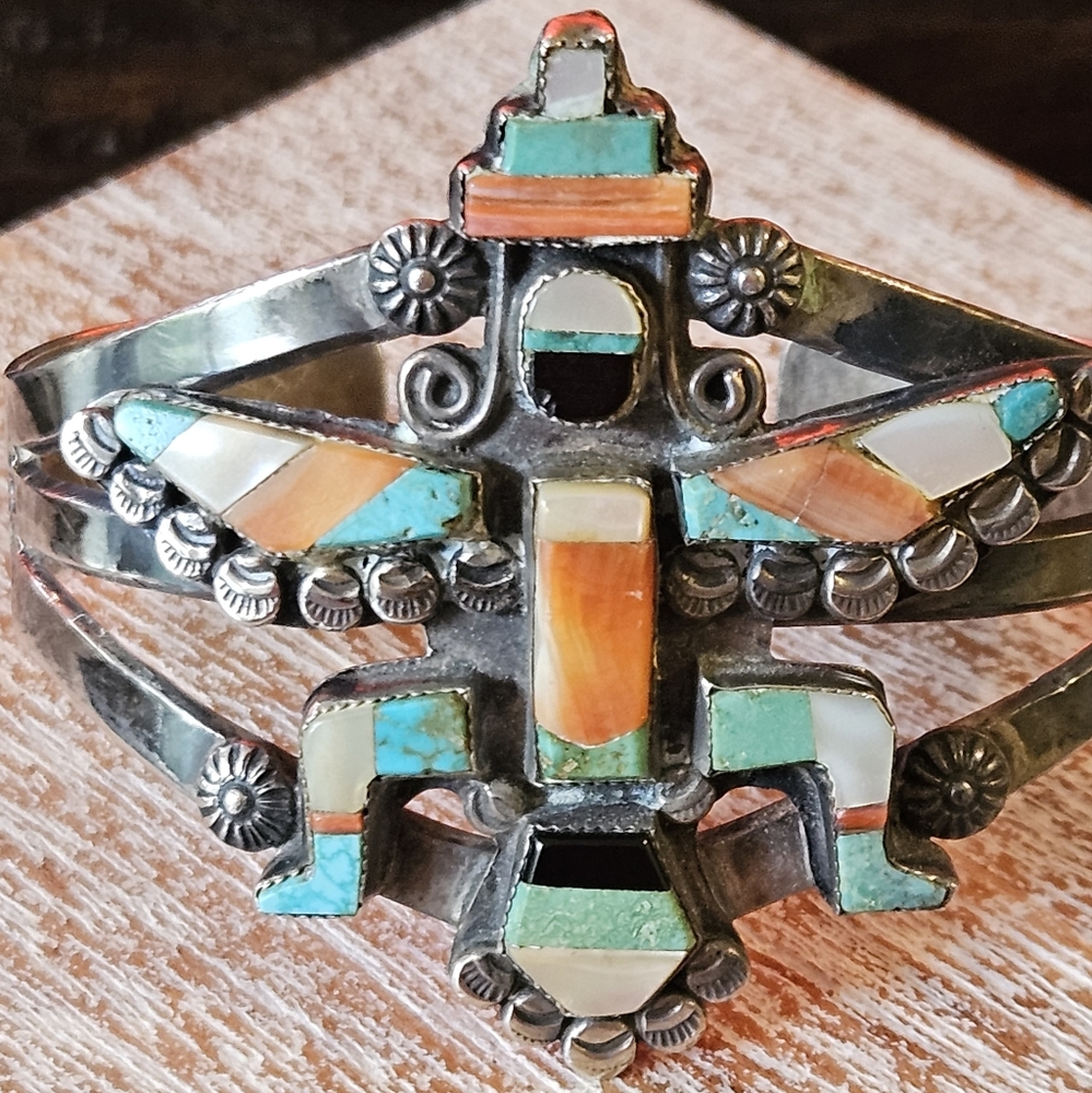 😍SOLD😍Vintage 1950's Collector Artist Signed Zuni Knifewing Cuff - Picture 6 of 8